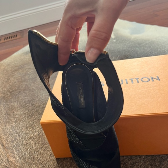 Authentic Black Louis Vuitton Sandals Size 38 1/2 - Picture 5 of 6